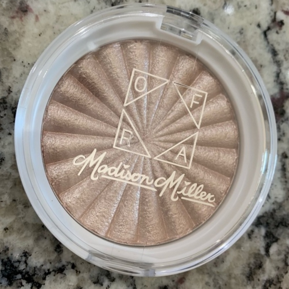 Madison Miller Ofra Sea Shimmer Highlighter